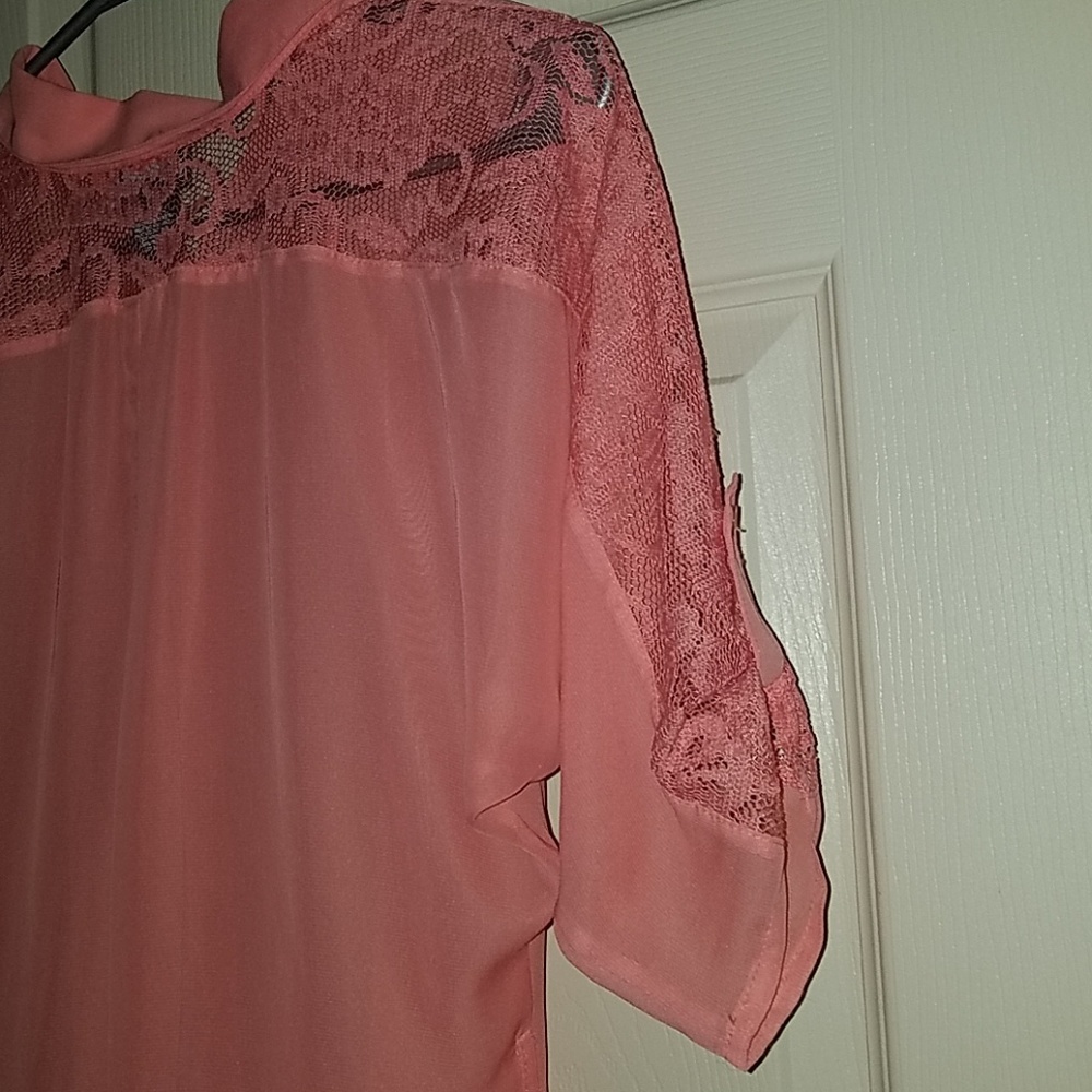 blouse - Picture 3 of 3